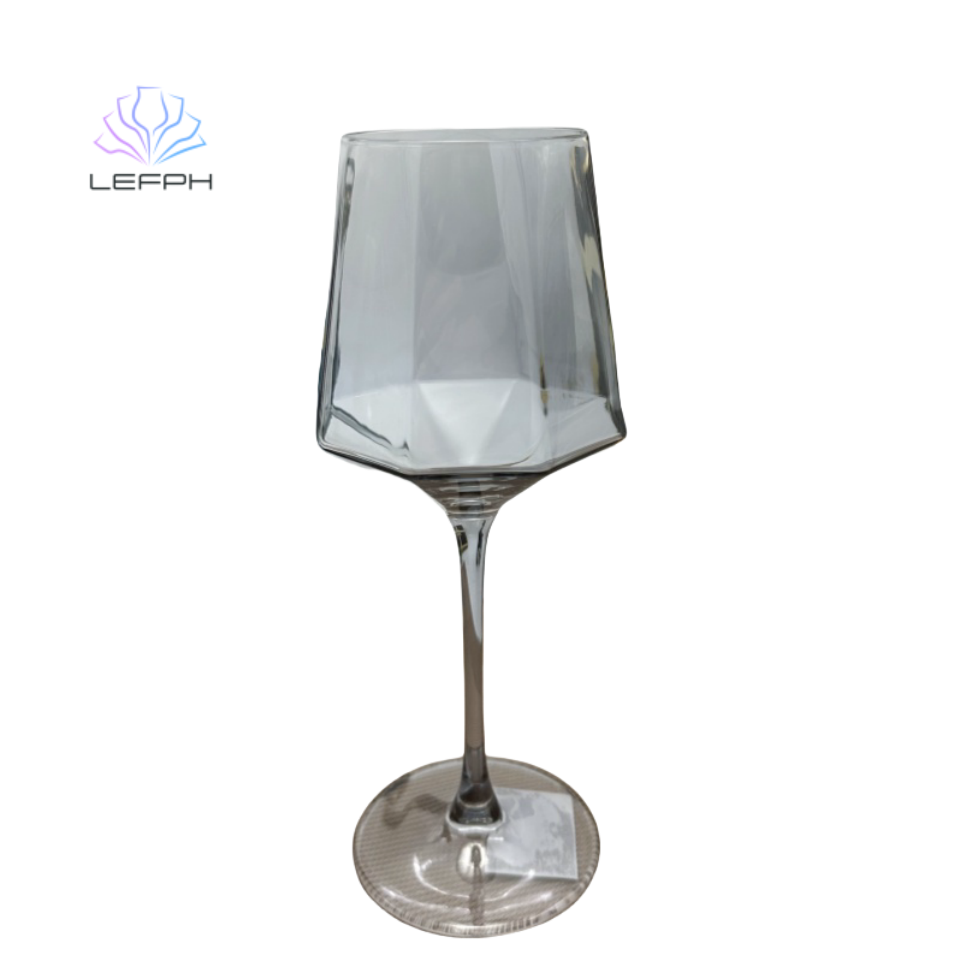 Electroplated black diamond-shaped wine glass