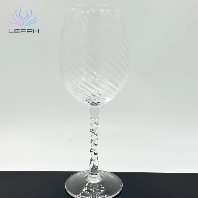 Embossed twill wine glass